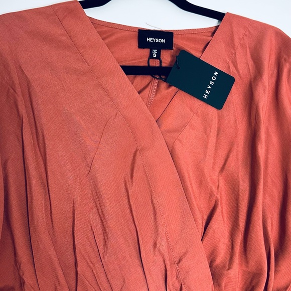 NWT Gorgeous silky clay long-sleeve v-neck tunic blouse Small - Picture 4 of 4